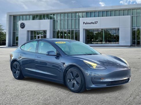 Used 2021 Tesla Model 3 Standard Range Plus image 3