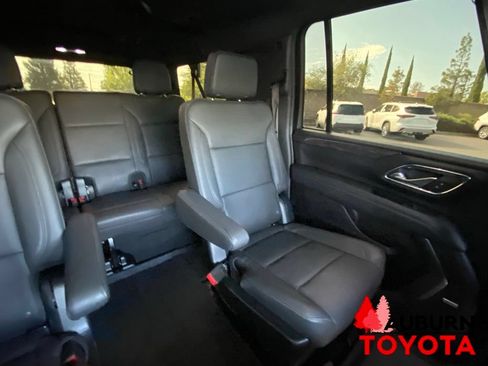 Used 2023 Chevrolet Suburban Z71 w/ Luxury Package AWD/4WD image 28