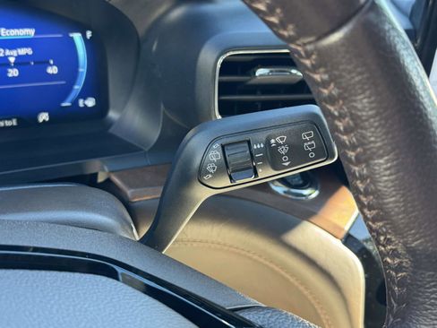 Used 2022 Ford Explorer King Ranch w/ Premium Technology Package image 21