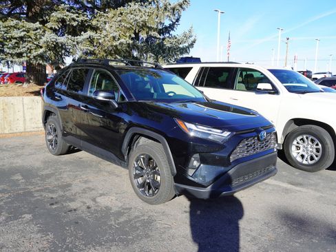 Used 2022 Toyota RAV4 Limited image 2