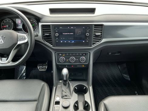 Used 2021 Volkswagen Atlas Cross Sport SE w/ Panoramic Sunroof Package image 14