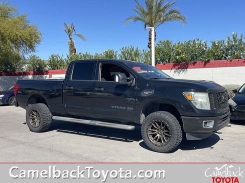 Used 2016 Nissan Titan SV image 10