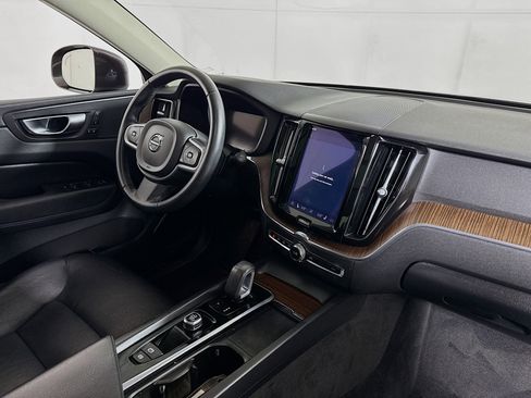 Used 2022 Volvo XC60 B5 Momentum AWD/4WD image 28