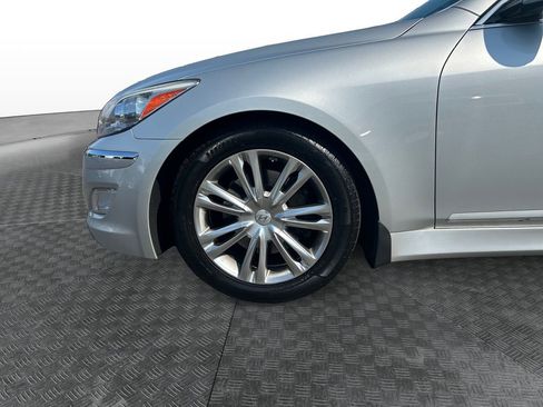 Used 2013 Hyundai Genesis 3.8 w/ Technology Pkg RWD image 14