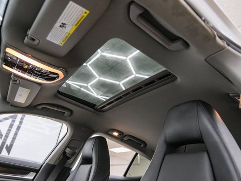 Used 2014 Porsche Panamera S image 19