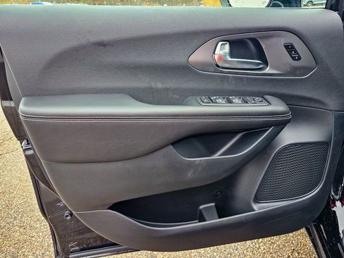 New 2026 Chrysler Pacifica Select image 10