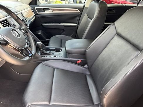 Used 2019 Volkswagen Atlas SE w/ Panoramic Sunroof Package FWD image 9