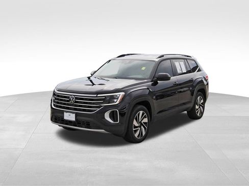 Used 2024 Volkswagen Atlas SE FWD image 2