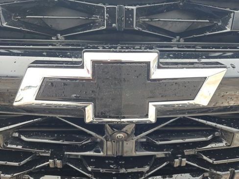 Used 2025 Chevrolet Traverse RS image 14