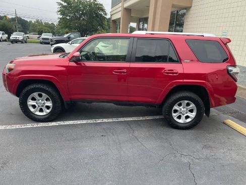 Used 2016 Toyota 4Runner SR5 image 6