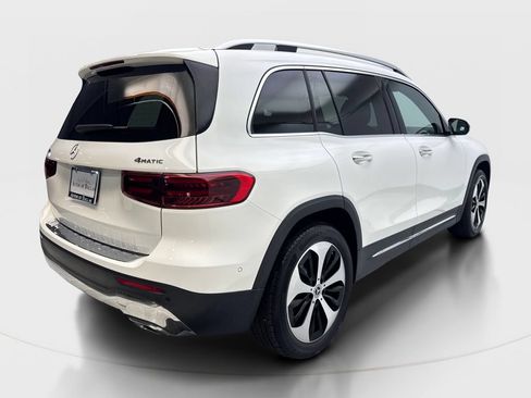 Used 2025 Mercedes-Benz GLB 250 4MATIC image 6