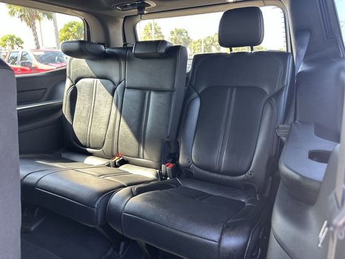 Used 2024 Jeep Wagoneer Series II w/ Flexible Seating Group image 28