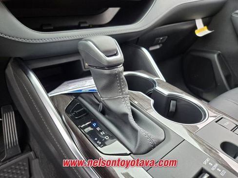 New 2026 Toyota Highlander Platinum AWD/4WD image 12