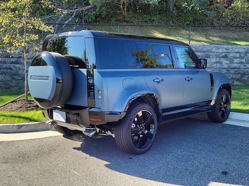 New 2026 Land Rover Defender 110 X-Dynamic SE image 2