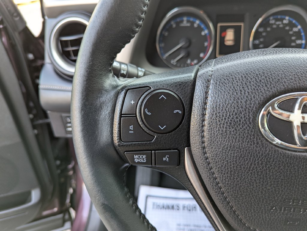 Used 2016 Toyota RAV4 XLE AWD/4WD image 17