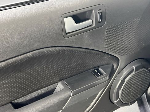 Used 2006 Ford Mustang GT Premium image 16