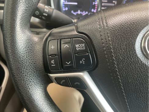 Certified 2017 Toyota Highlander LE AWD/4WD image 24