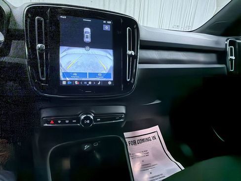 Used 2023 Volvo XC40 Recharge Ultimate image 17