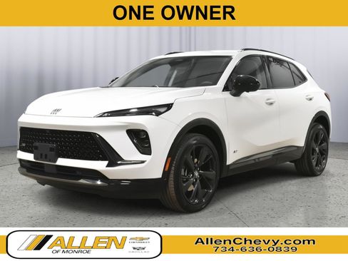 Used 2025 Buick Envision Sport Touring image 1