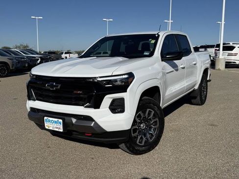 Used 2024 Chevrolet Colorado Z71 image 2