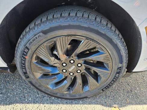 New 2025 Lincoln Navigator L Reserve w/ Jet Appearance Package image 18