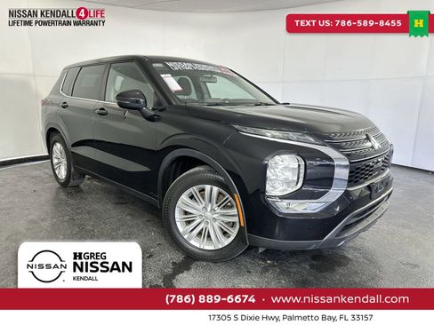 Used 2023 Mitsubishi Outlander ES image 1