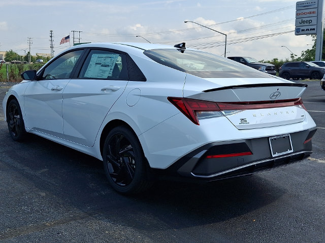 New 2026 Hyundai Elantra SEL FWD image 3