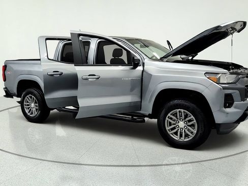 Used 2023 Chevrolet Colorado LT w/ LT Convenience Package II AWD/4WD image 14