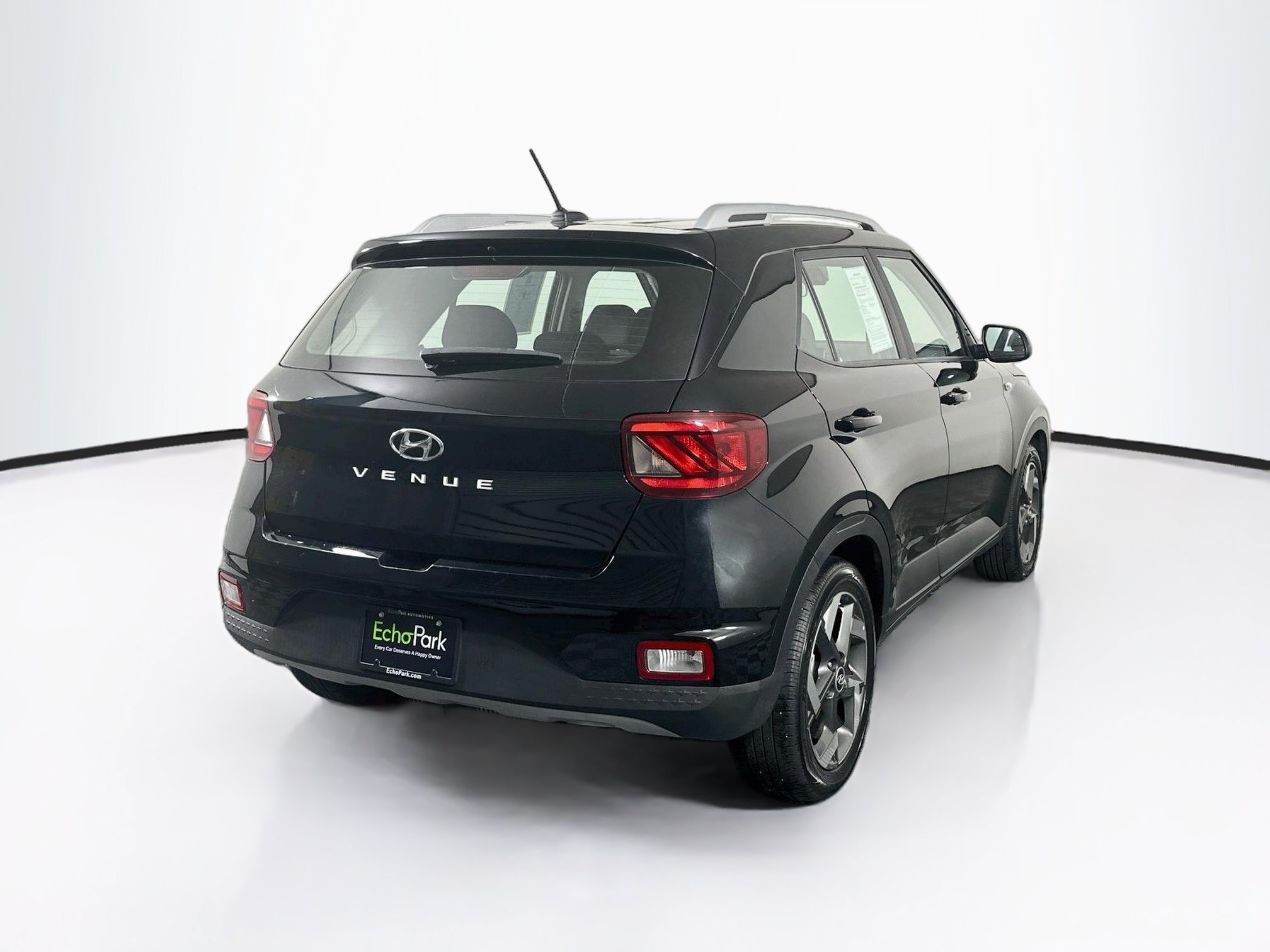 Used 2025 Hyundai Venue SEL FWD image 9