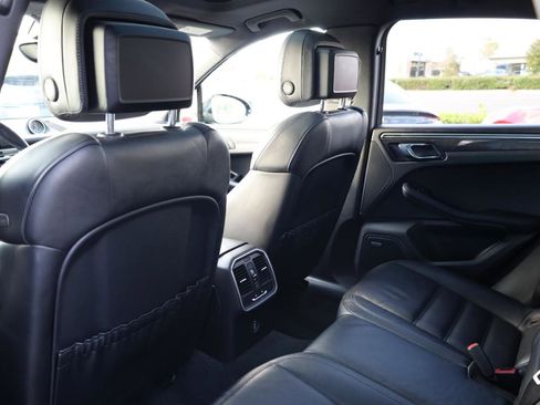 Used 2018 Porsche Macan GTS image 15