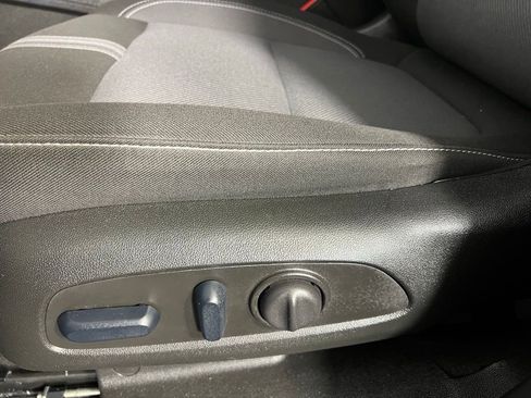 Used 2025 Chevrolet Blazer LT image 23