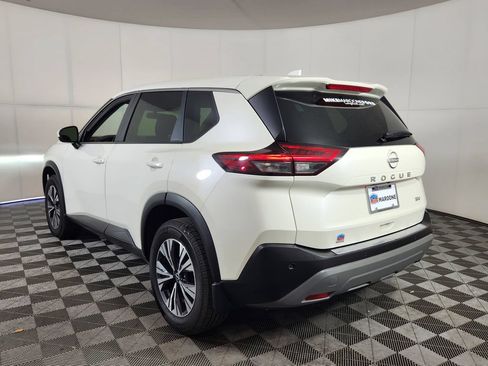 Used 2023 Nissan Rogue SV FWD image 5