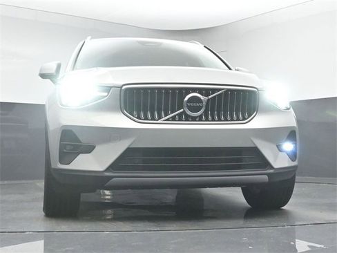 Used 2023 Volvo XC40 B5 Plus image 35