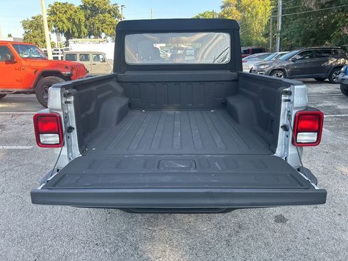 Certified 2024 Jeep Gladiator Sport image 29