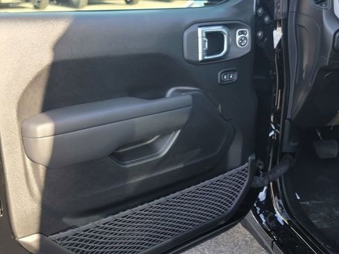 New 2026 Jeep Gladiator Sport image 8