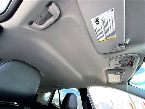 Used 2025 Chevrolet Trax LT w/ LT Convenience Package image 22