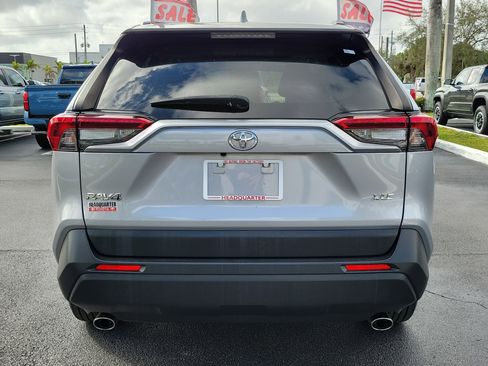 Used 2019 Toyota RAV4 XLE image 10