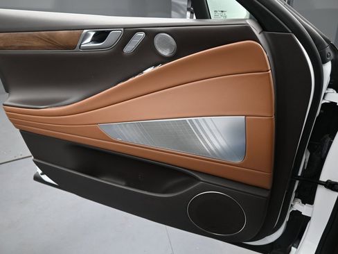 Used 2023 Genesis G80 image 22