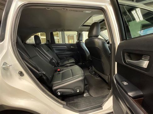 Used 2016 Toyota Highlander Limited image 25