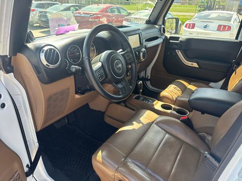 Used 2012 Jeep Wrangler Unlimited Sahara w/ Dual Top Group AWD/4WD image 9