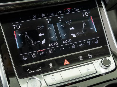 Used 2020 Audi Q8 Prestige AWD/4WD image 16
