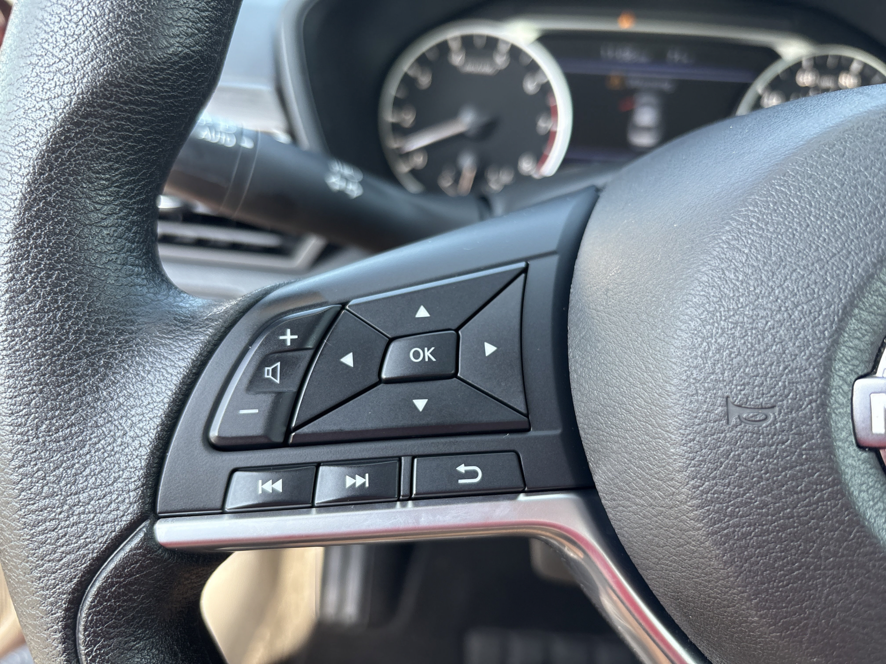 Used 2025 Nissan Altima 2.5 SV FWD image 24