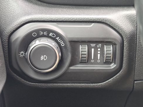 Used 2018 Jeep Wrangler Unlimited Sahara AWD/4WD image 23