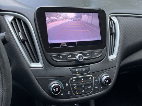 Used 2022 Chevrolet Malibu LT FWD image 17