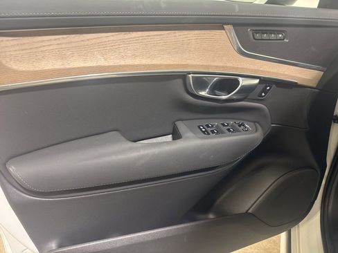 Used 2025 Volvo XC90 B6 Plus AWD/4WD image 17