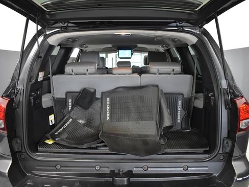 Used 2018 Toyota Sequoia Limited w/ Safety & Convenience Package AWD/4WD image 32