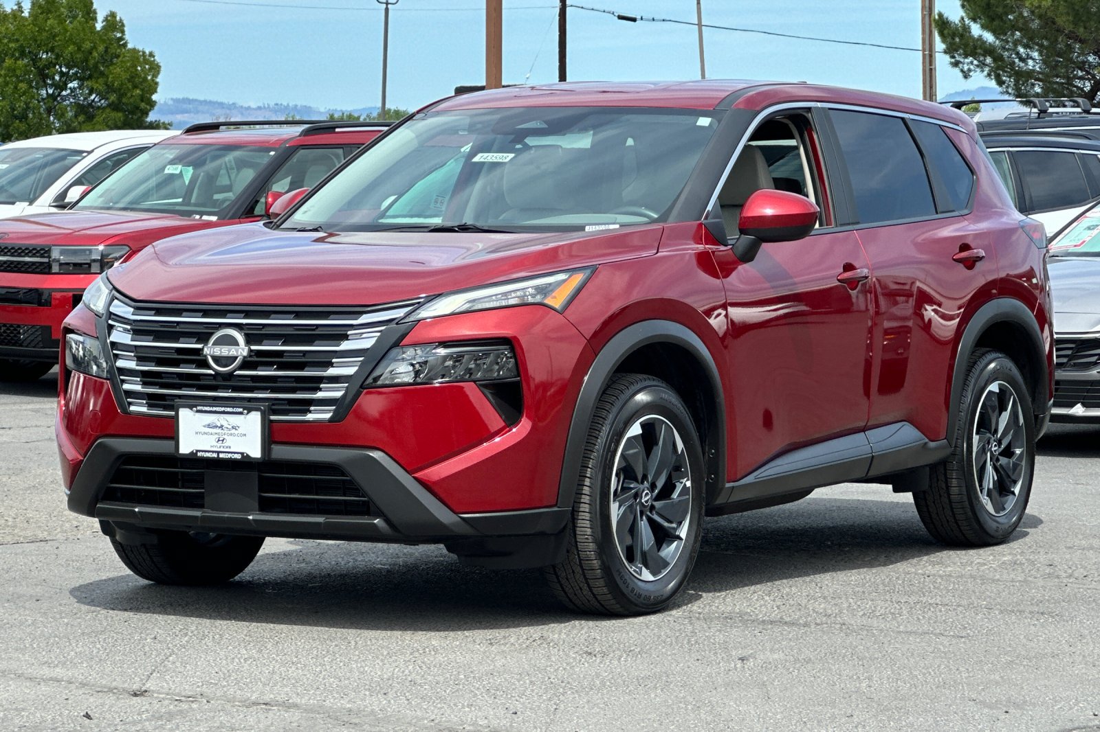 Used 2025 Nissan Rogue SV AWD/4WD image 9