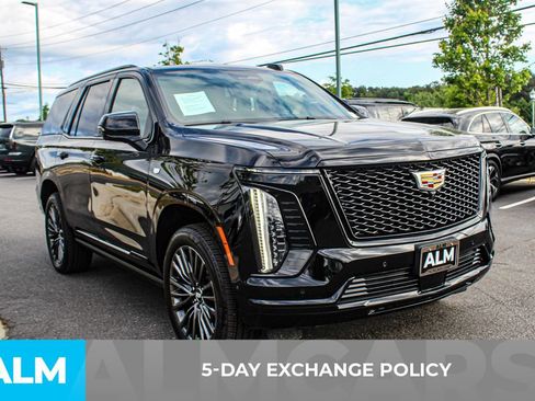 Used 2026 Cadillac Escalade Platinum Sport w/ LPO, Floor Liner Package AWD/4WD image 4