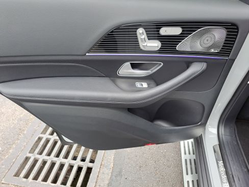 Used 2025 Mercedes-Benz GLS 450 4MATIC image 10