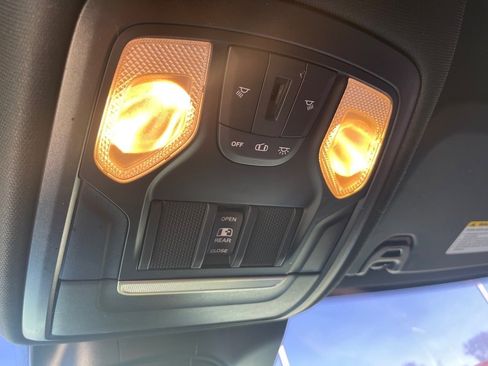 Used 2021 RAM 2500 Tradesman w/ Safety Group image 18